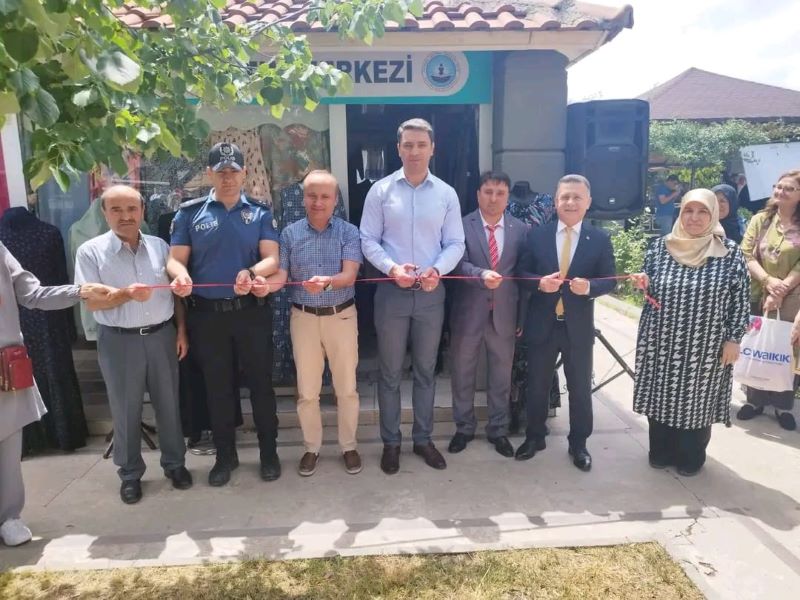 HALK EĞİTİM MERKEZİNİN GİYİM ÜRETİM TEKNOLOJİSİ SERGİ AÇILIŞI