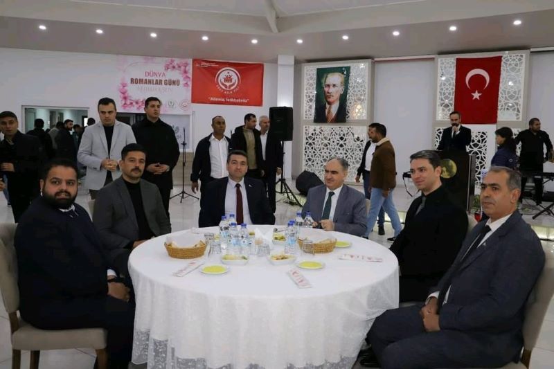 İLÇEMİZDE DÜNYA ROMANLAR GÜNÜ KUTLANDI